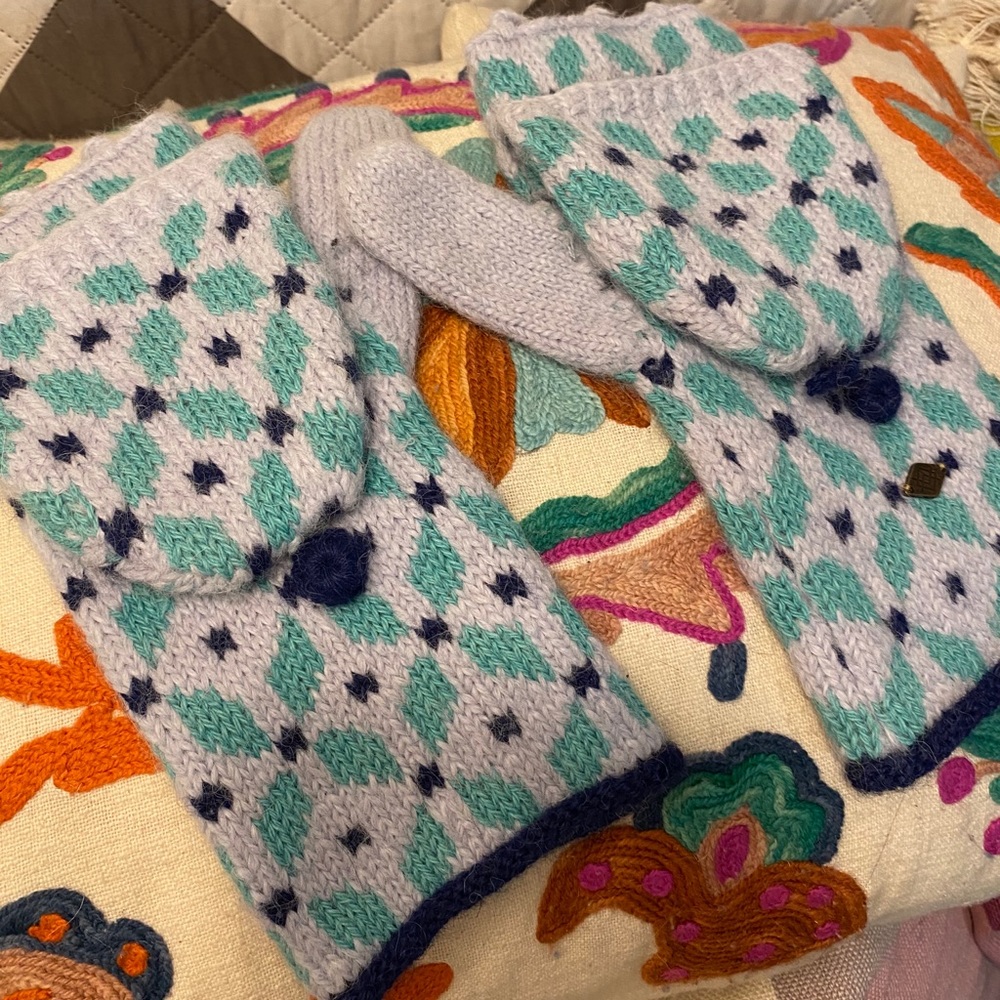 Emilime wool fingerless mittens blue motif